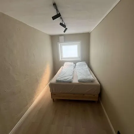 アパート Kroken Self Catering With Free Parking